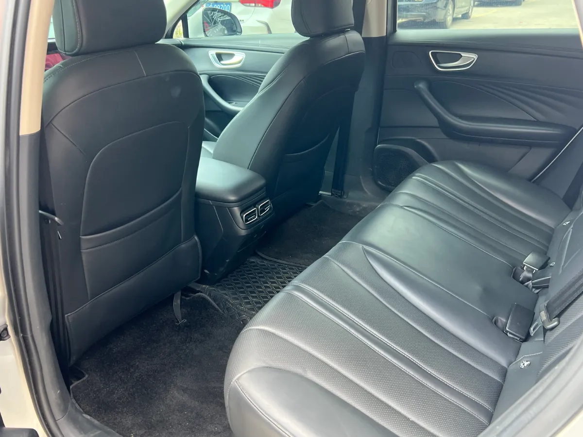 2025 Roewe D7 1.5L 112HP L4 1DHT PHEV 19.7KWH,autocango,china used car exporter,china ev exporter,chinese used car exporter,chinese used ev exporter