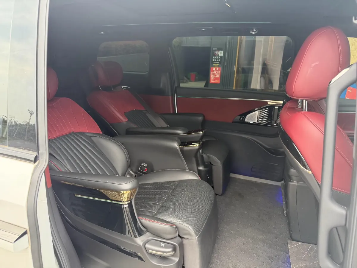 2023 GAC Trumpchi M8 2.0T 252HP L4 8AT,autocango,china used car exporter,china ev exporter,chinese used car exporter,chinese used ev exporter