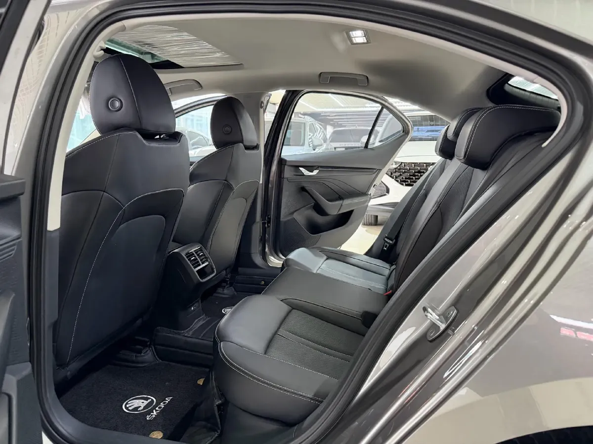 2022 Skoda Octavia 1.4T 150HP L4 7DCT,autocango,china used car exporter,china ev exporter,chinese used car exporter,chinese used ev exporter