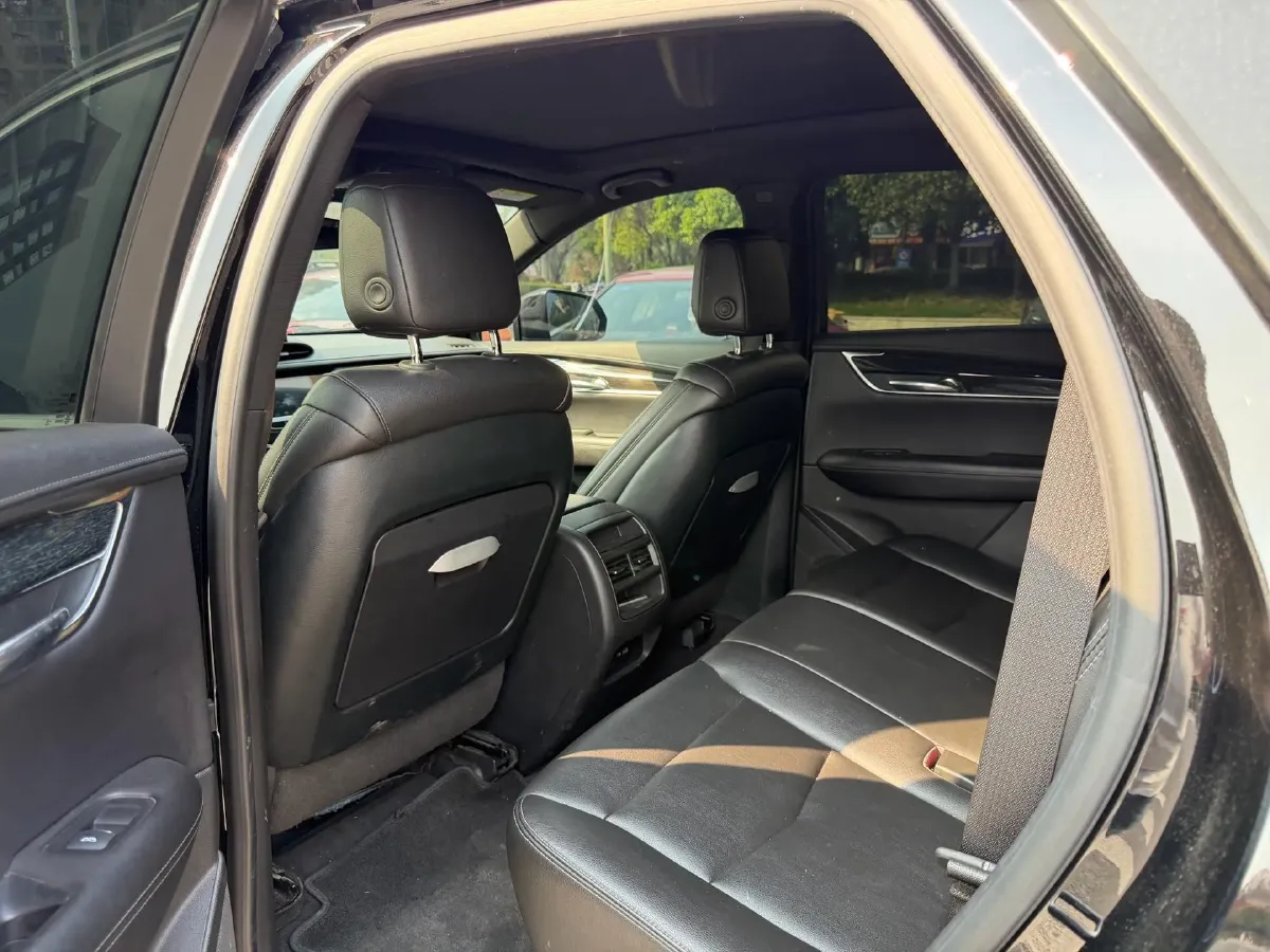 2021 Cadillac XT5 2.0T 237HP L4 9AT,autocango,china used car exporter,china ev exporter,chinese used car exporter,chinese used ev exporter