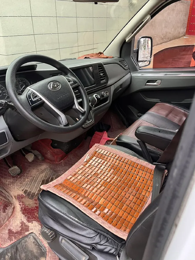 2023 MAXUS XinTu V80 2.0T 127HP L4 6MT,autocango,china used car exporter,china ev exporter,chinese used car exporter,chinese used ev exporter