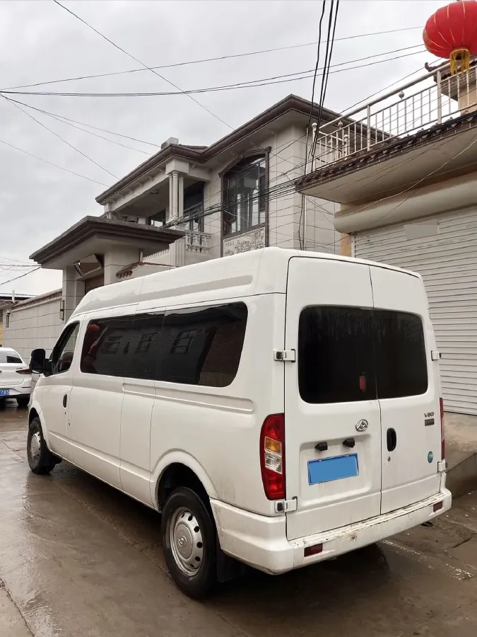 2023 MAXUS XinTu V80 2.0T 127HP L4 6MT,autocango,china used car exporter,china ev exporter,chinese used car exporter,chinese used ev exporter