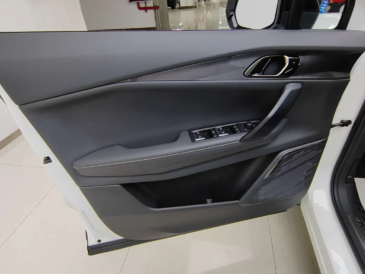 2023 LYNK&CO 06 1.5T 181HP L4 7DCT,autocango,china used car exporter,china ev exporter,chinese used car exporter,chinese used ev exporter