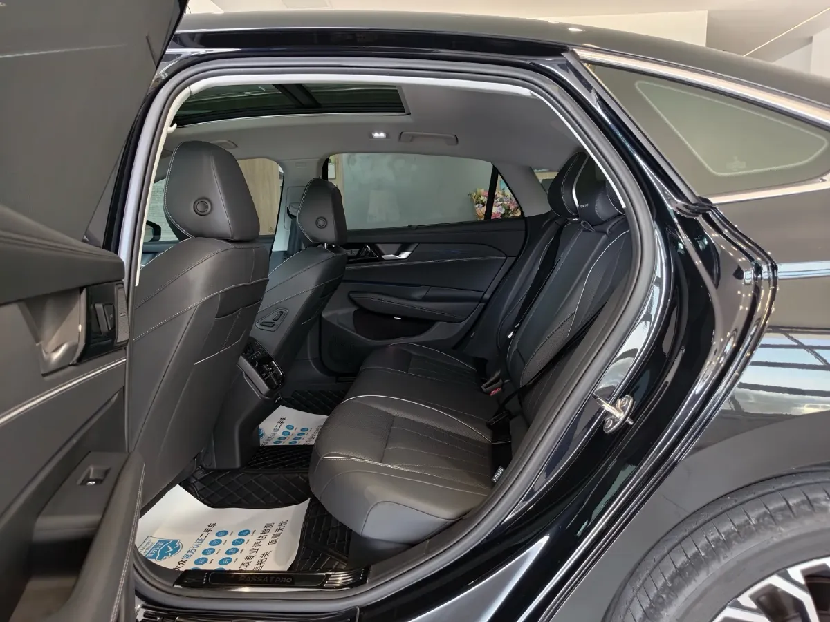 2025 Volkswagen Passat 2.0T 220HP L4 7DCT,autocango,china used car exporter,china ev exporter,chinese used car exporter,chinese used ev exporter