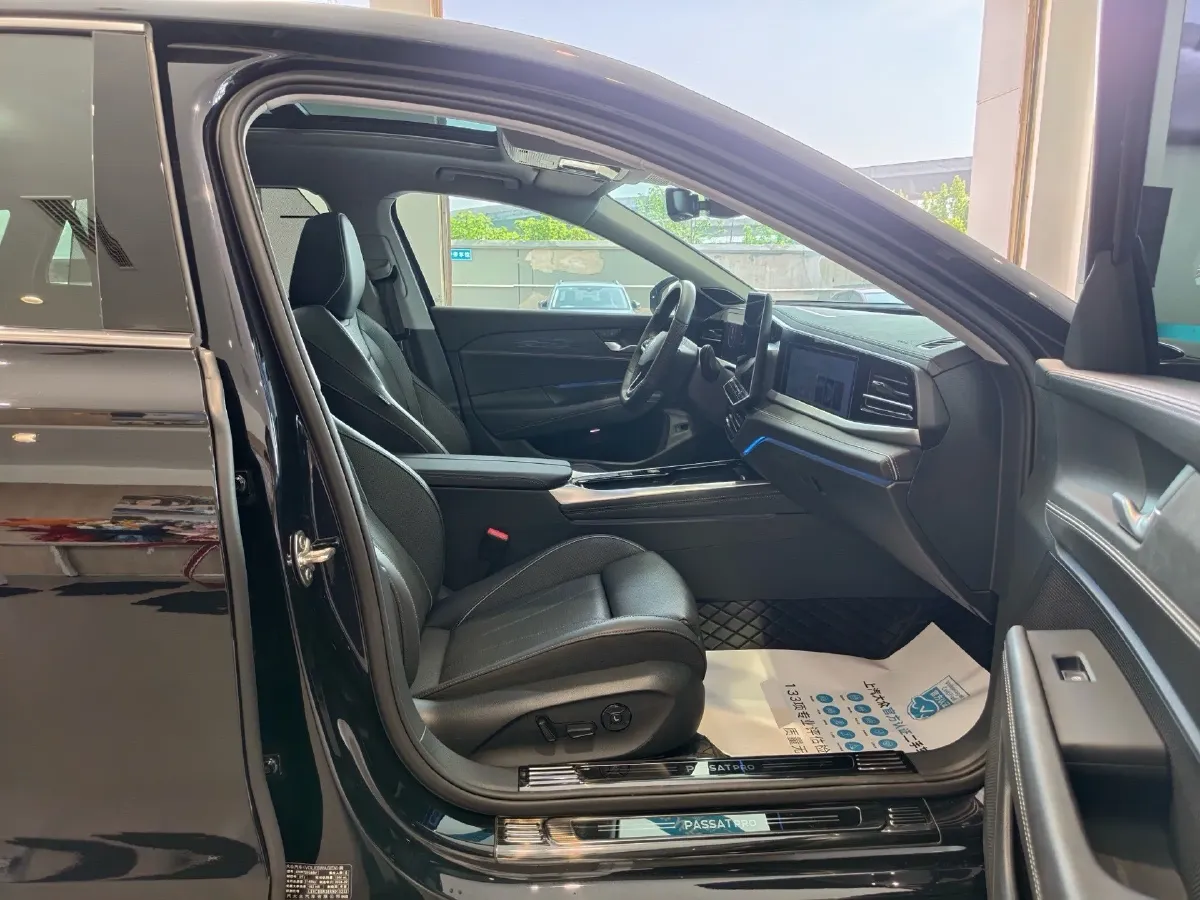 2025 Volkswagen Passat 2.0T 220HP L4 7DCT,autocango,china used car exporter,china ev exporter,chinese used car exporter,chinese used ev exporter