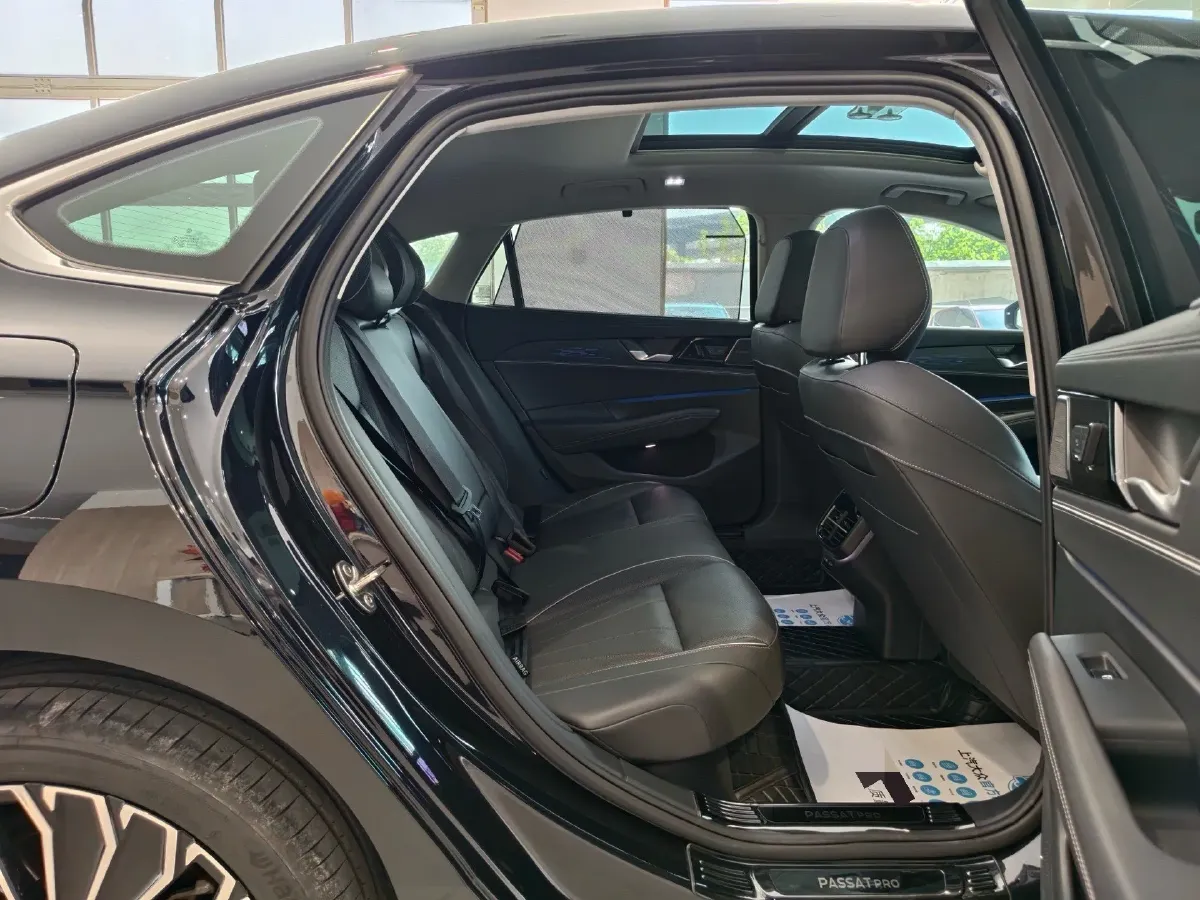 2025 Volkswagen Passat 2.0T 220HP L4 7DCT,autocango,china used car exporter,china ev exporter,chinese used car exporter,chinese used ev exporter