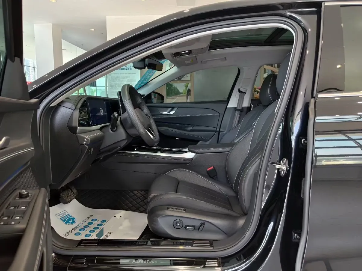 2025 Volkswagen Passat 2.0T 220HP L4 7DCT,autocango,china used car exporter,china ev exporter,chinese used car exporter,chinese used ev exporter