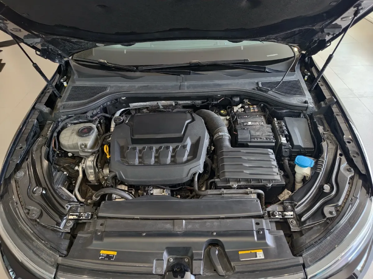 2025 Volkswagen Passat 2.0T 220HP L4 7DCT,autocango,china used car exporter,china ev exporter,chinese used car exporter,chinese used ev exporter