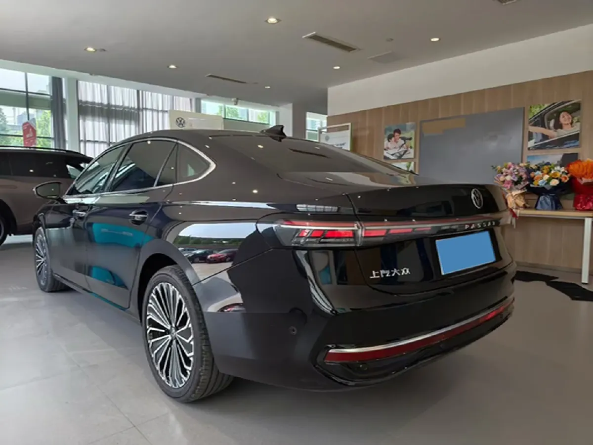 2025 Volkswagen Passat 2.0T 220HP L4 7DCT,autocango,china used car exporter,china ev exporter,chinese used car exporter,chinese used ev exporter