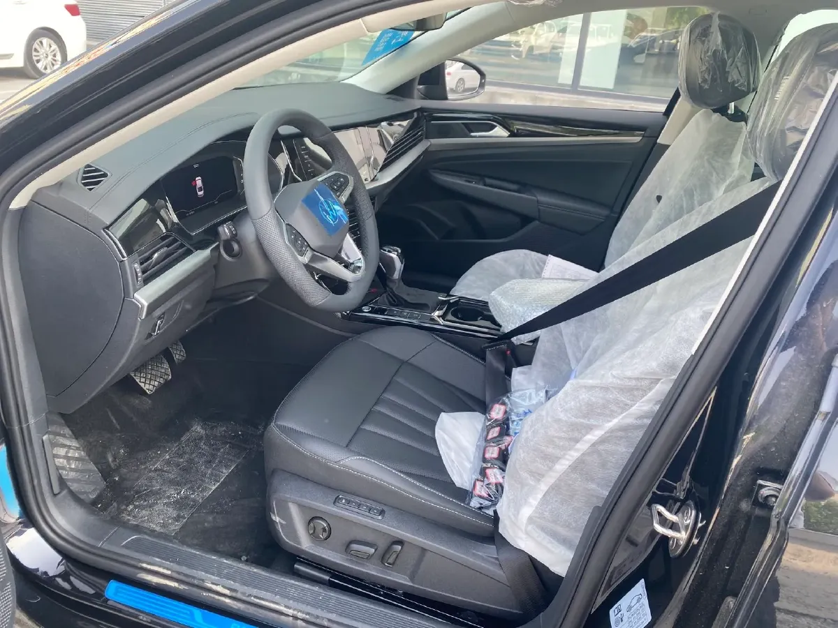 2026 Volkswagen Passat 2.0T 220HP L4 7DCT,autocango,china used car exporter,china ev exporter,chinese used car exporter,chinese used ev exporter