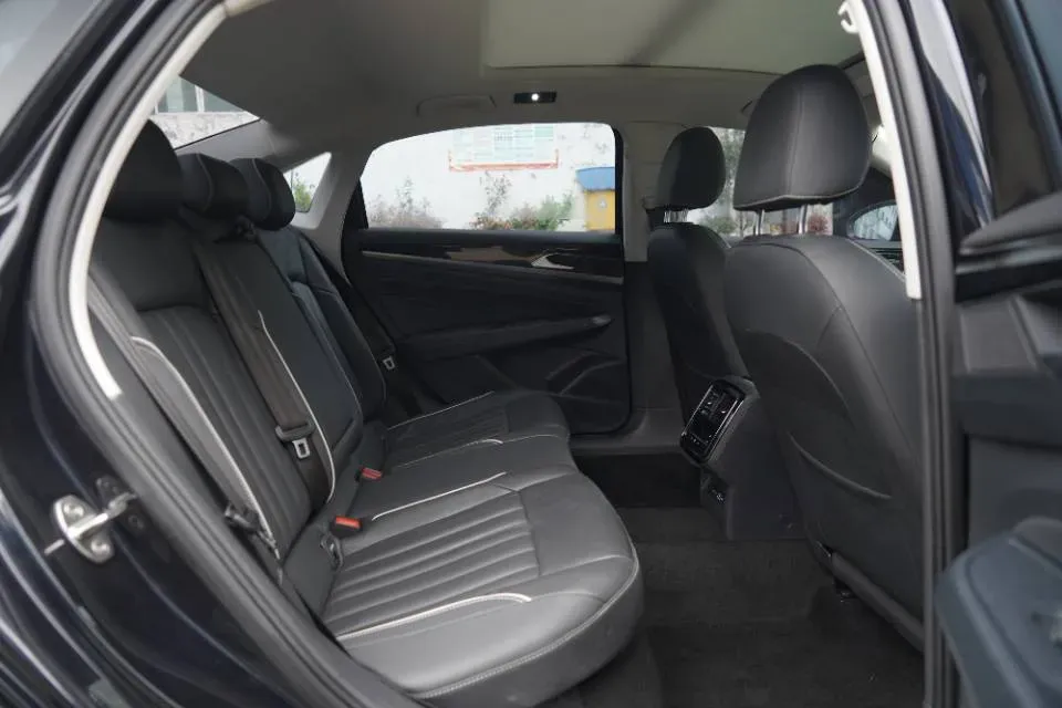 2023 Volkswagen Passat 2.0T 186HP L4 7DCT,autocango,china used car exporter,china ev exporter,chinese used car exporter,chinese used ev exporter