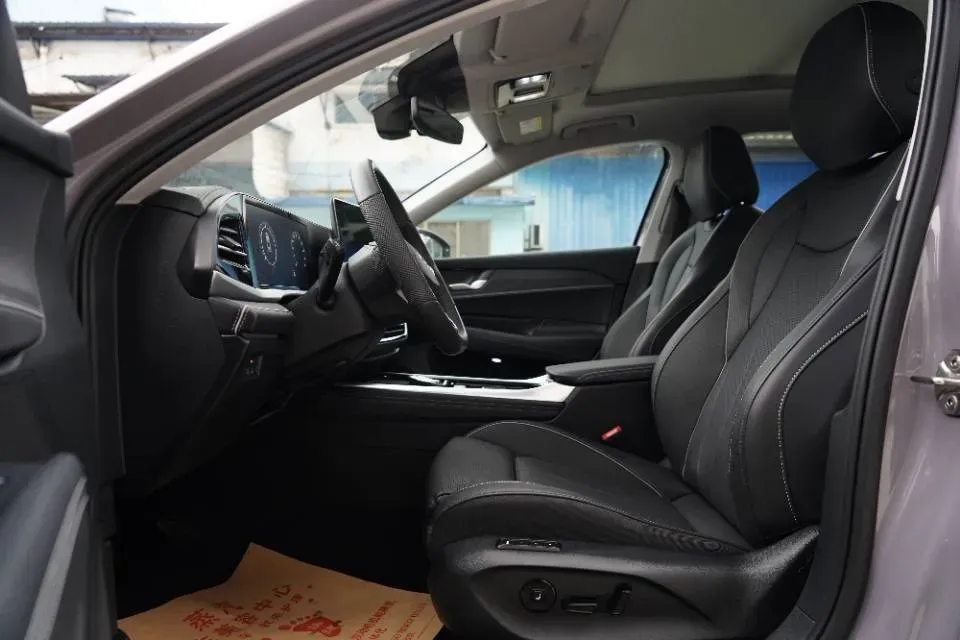 2025 Volkswagen Passat 2.0T 220HP L4 7DCT,autocango,china used car exporter,china ev exporter,chinese used car exporter,chinese used ev exporter