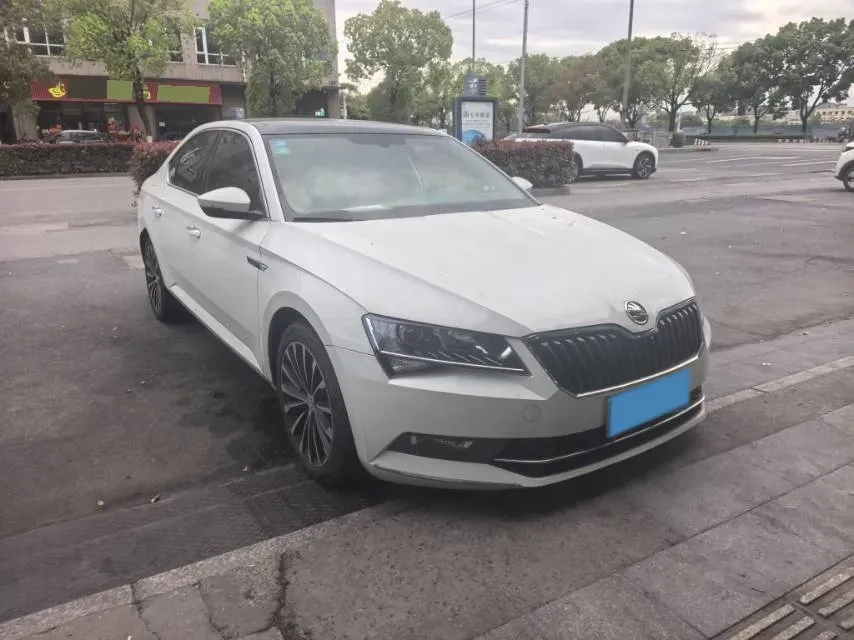 2018 Skoda Superb 1.8T 180HP L4 7DCT,autocango,china used car exporter,china ev exporter,chinese used car exporter,chinese used ev exporter
