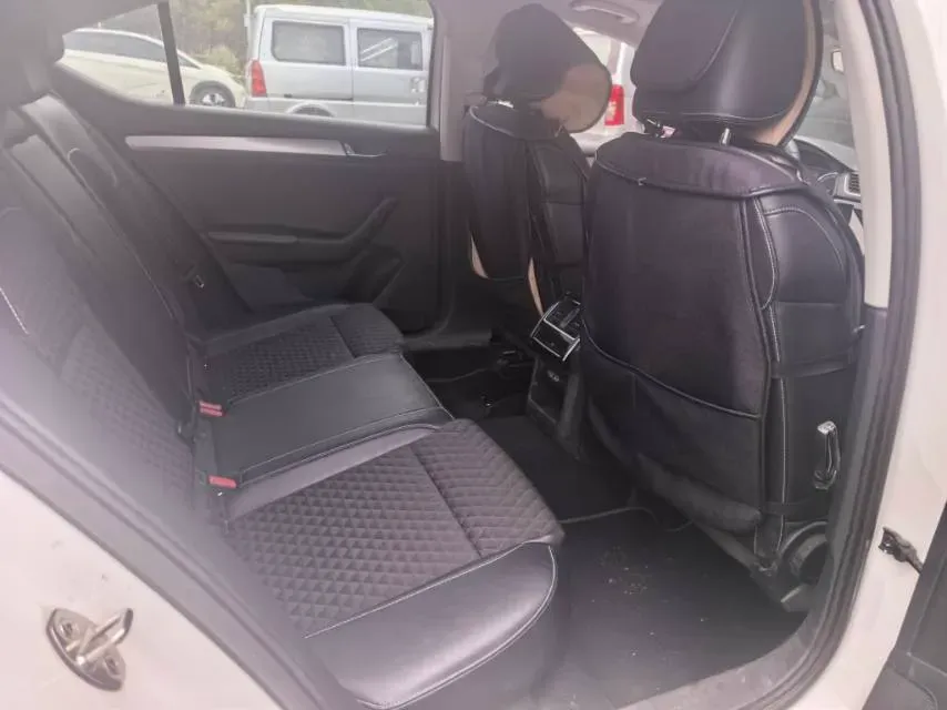 2018 Skoda Superb 1.8T 180HP L4 7DCT,autocango,china used car exporter,china ev exporter,chinese used car exporter,chinese used ev exporter