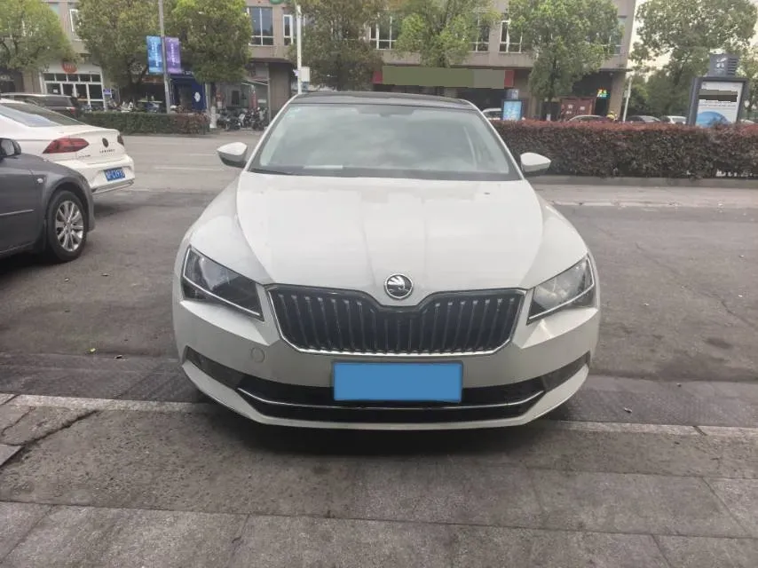 2018 Skoda Superb 1.8T 180HP L4 7DCT,autocango,china used car exporter,china ev exporter,chinese used car exporter,chinese used ev exporter