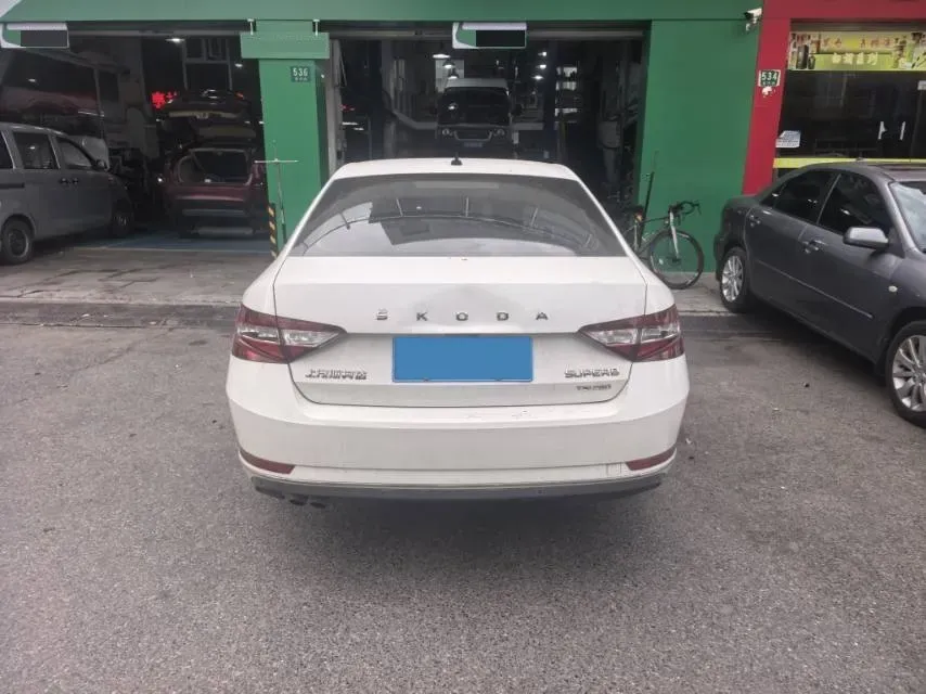 2018 Skoda Superb 1.8T 180HP L4 7DCT,autocango,china used car exporter,china ev exporter,chinese used car exporter,chinese used ev exporter