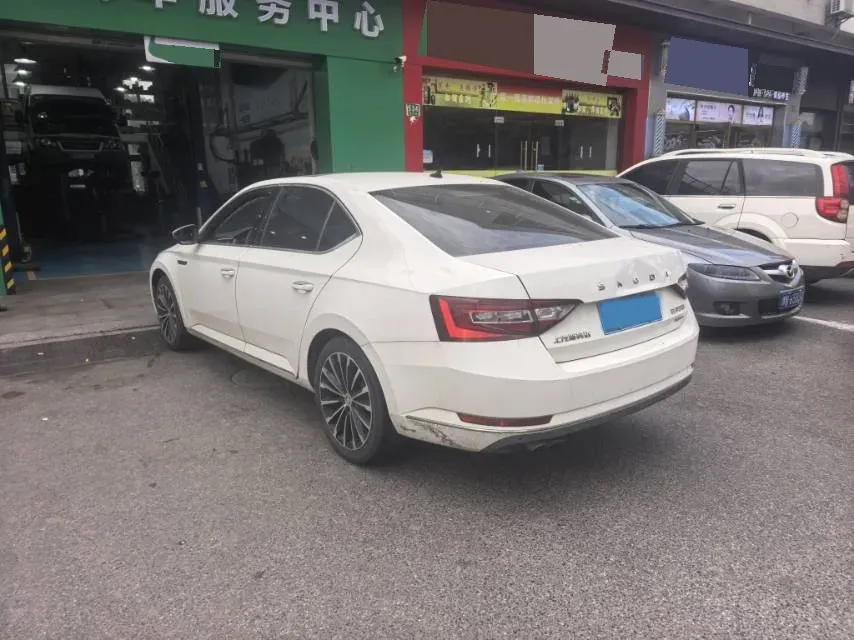 2018 Skoda Superb 1.8T 180HP L4 7DCT,autocango,china used car exporter,china ev exporter,chinese used car exporter,chinese used ev exporter