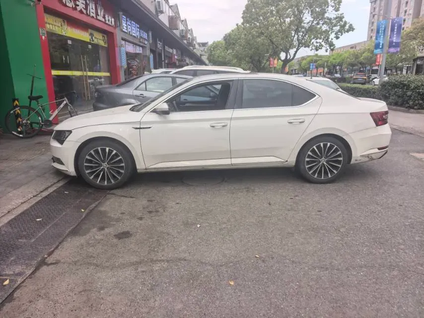2018 Skoda Superb 1.8T 180HP L4 7DCT,autocango,china used car exporter,china ev exporter,chinese used car exporter,chinese used ev exporter