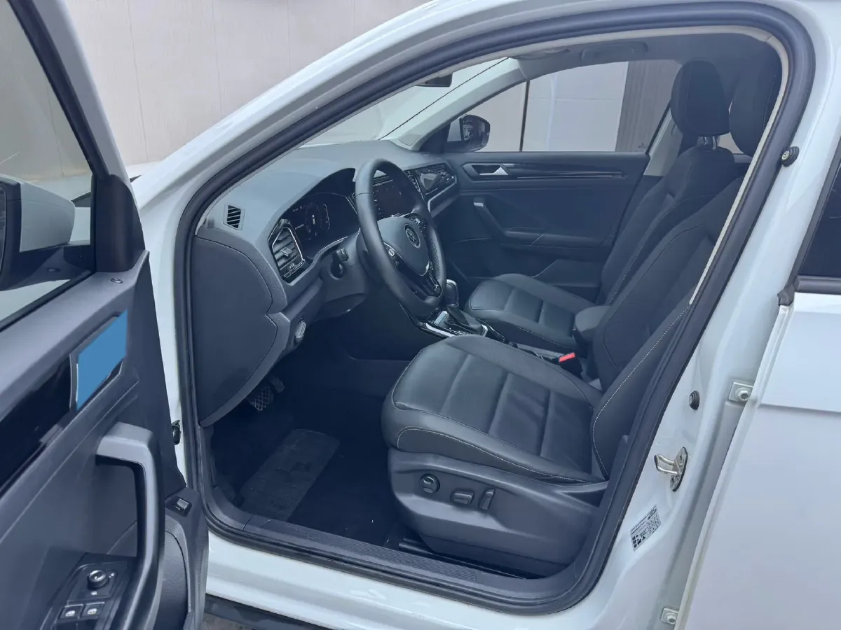 2022 Volkswagen T-Roc 1.4T 150HP L4 7DCT,autocango,china used car exporter,china ev exporter,chinese used car exporter,chinese used ev exporter