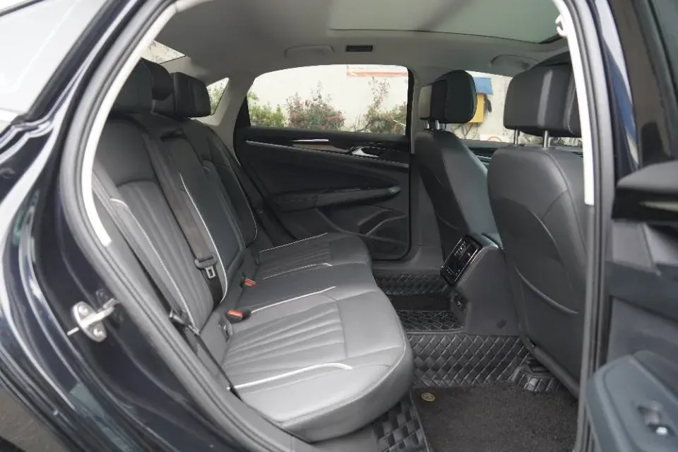 2024 Volkswagen Passat 2.0T 220HP L4 7DCT,autocango,china used car exporter,china ev exporter,chinese used car exporter,chinese used ev exporter