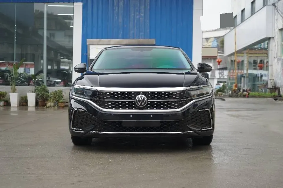 2024 Volkswagen Passat 2.0T 220HP L4 7DCT,autocango,china used car exporter,china ev exporter,chinese used car exporter,chinese used ev exporter