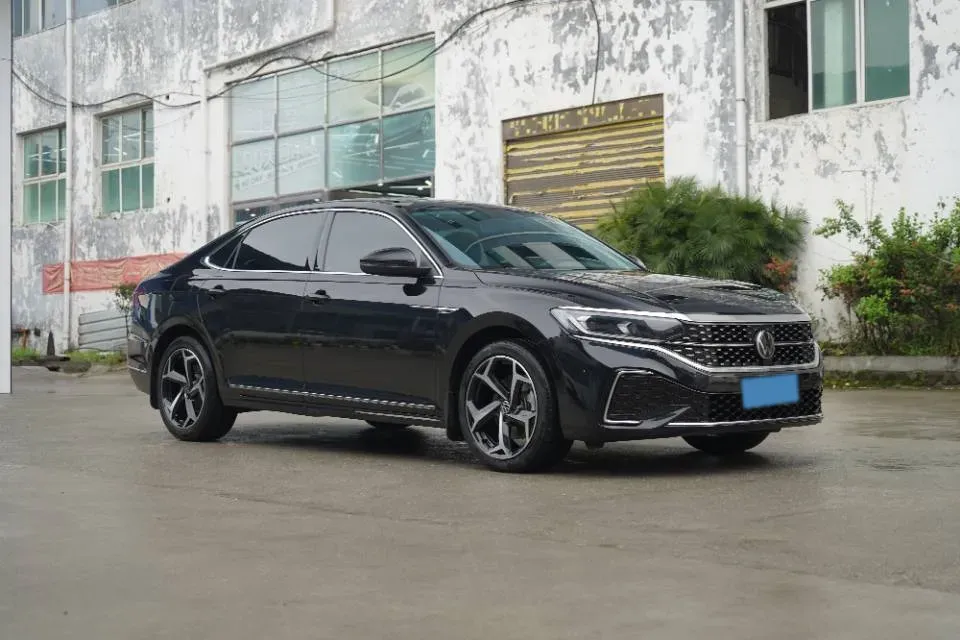 2024 Volkswagen Passat 2.0T 220HP L4 7DCT,autocango,china used car exporter,china ev exporter,chinese used car exporter,chinese used ev exporter