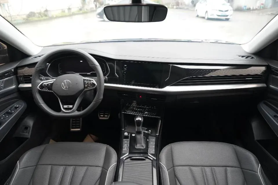 2024 Volkswagen Passat 2.0T 220HP L4 7DCT,autocango,china used car exporter,china ev exporter,chinese used car exporter,chinese used ev exporter