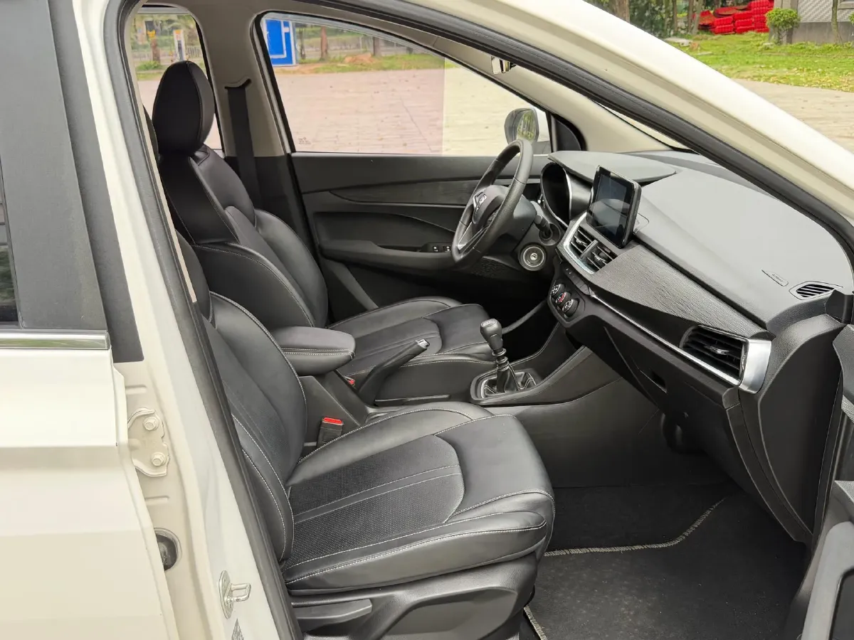 2018 BaoJun 360 1.5L 112HP L4 6MT,autocango,china used car exporter,china ev exporter,chinese used car exporter,chinese used ev exporter