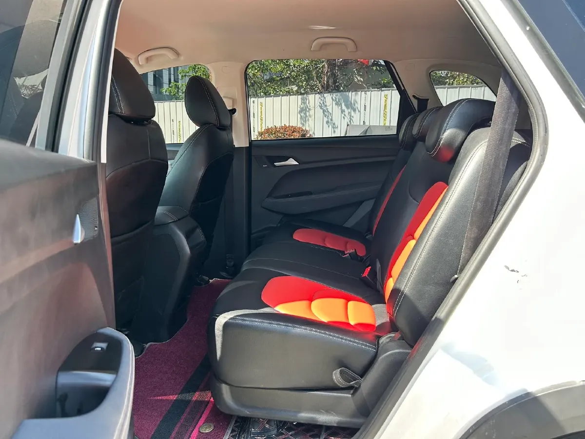 2019 BaoJun 530 1.5T 151HP L4 CVT,autocango,china used car exporter,china ev exporter,chinese used car exporter,chinese used ev exporter