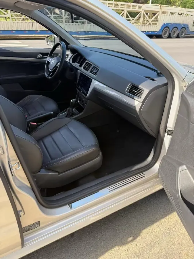 2017 Zotye Damy X7 1.8T 177HP L4 5MT,autocango,china used car exporter,china ev exporter,chinese used car exporter,chinese used ev exporter