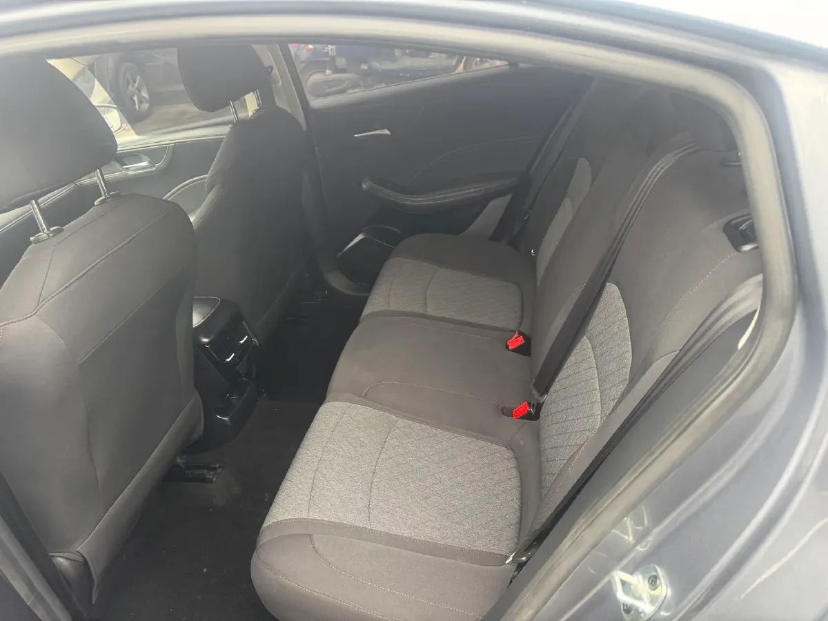 2023 Roewe i5 1.5L 129HP L4 5MT,autocango,china used car exporter,china ev exporter,chinese used car exporter,chinese used ev exporter