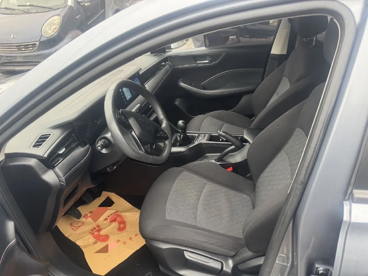 2023 Roewe i5 1.5L 129HP L4 5MT,autocango,china used car exporter,china ev exporter,chinese used car exporter,chinese used ev exporter