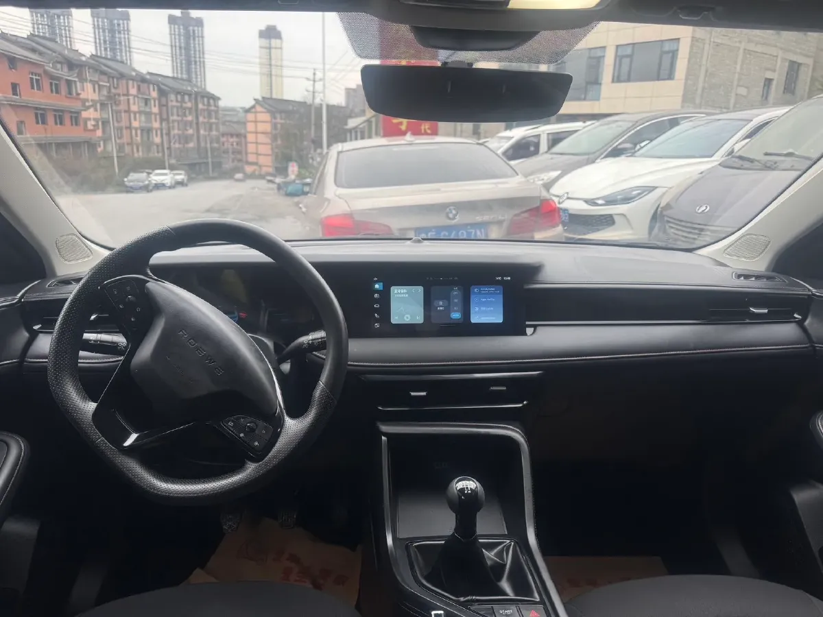 2023 Roewe i5 1.5L 129HP L4 5MT,autocango,china used car exporter,china ev exporter,chinese used car exporter,chinese used ev exporter