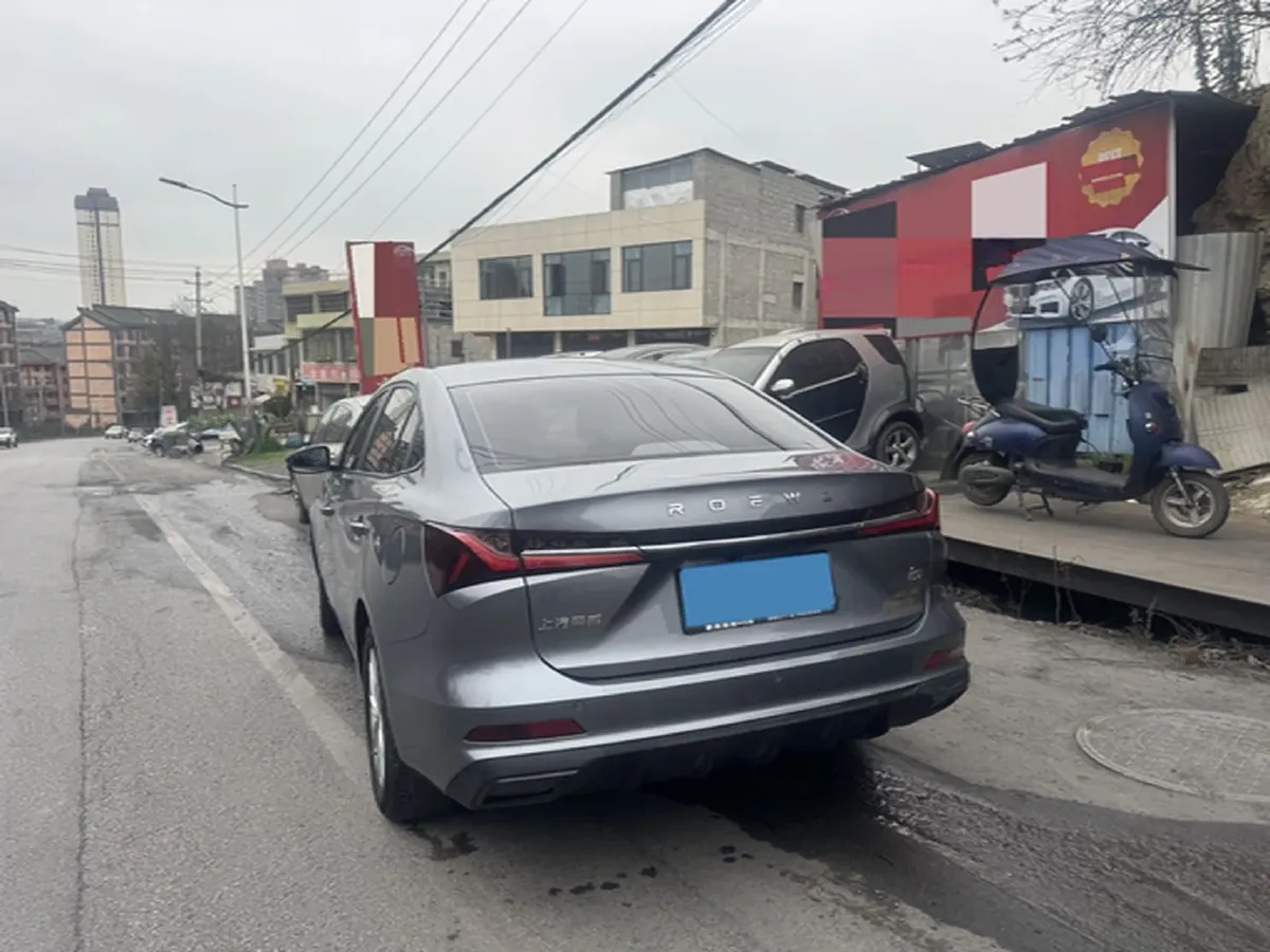 2023 Roewe i5 1.5L 129HP L4 5MT,autocango,china used car exporter,china ev exporter,chinese used car exporter,chinese used ev exporter