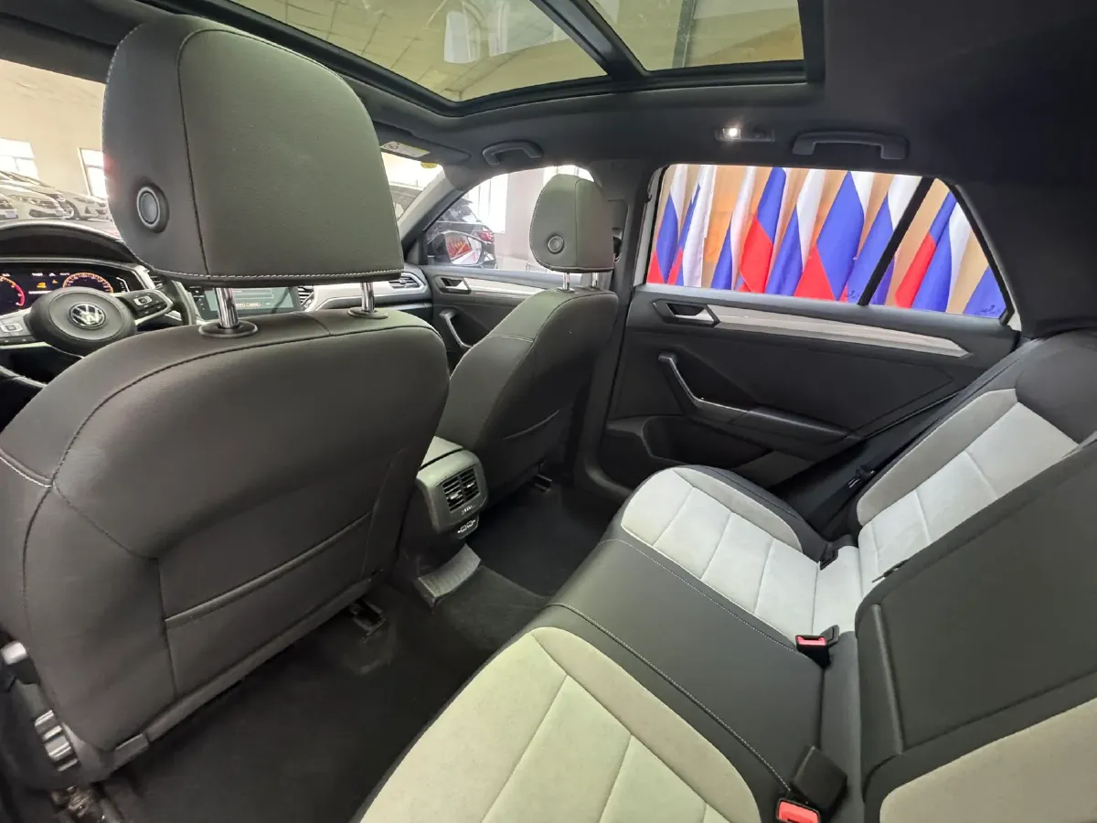 2022 Volkswagen T-Roc 1.4T 150HP L4 7DCT,autocango,china used car exporter,china ev exporter,chinese used car exporter,chinese used ev exporter