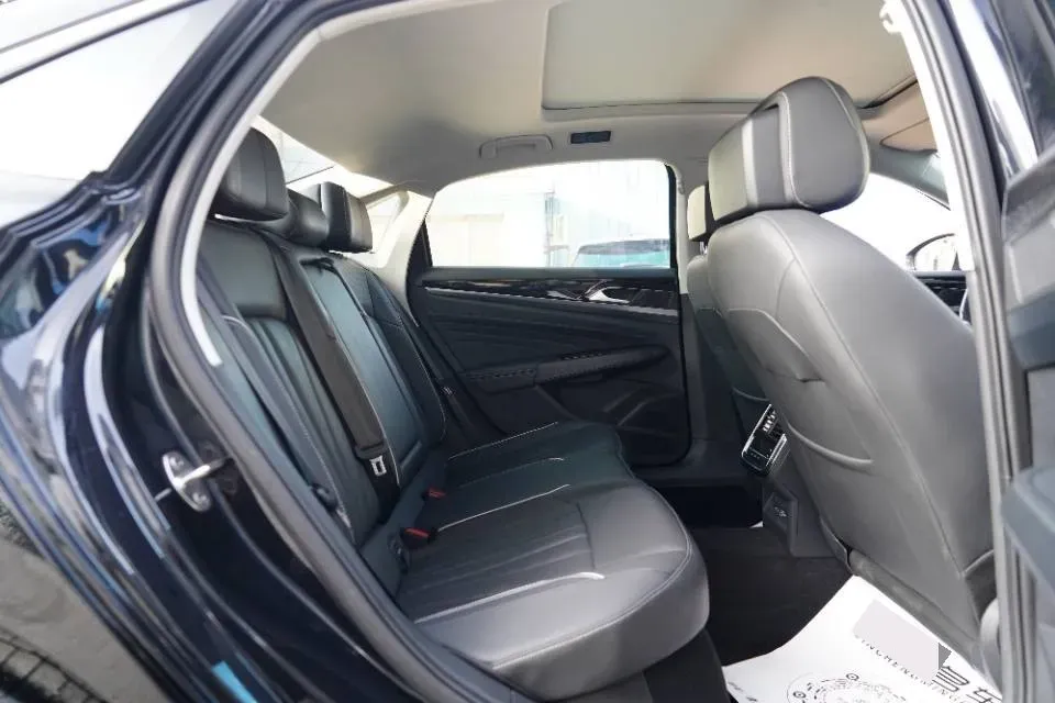 2024 Volkswagen Passat 2.0T 186HP L4 7DCT,autocango,china used car exporter,china ev exporter,chinese used car exporter,chinese used ev exporter