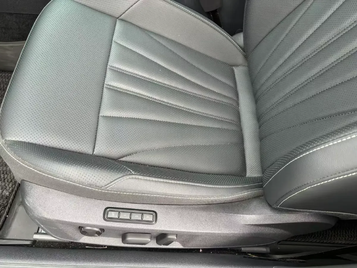 2025 Volkswagen Passat 2.0T 220HP L4 7DCT,autocango,china used car exporter,china ev exporter,chinese used car exporter,chinese used ev exporter