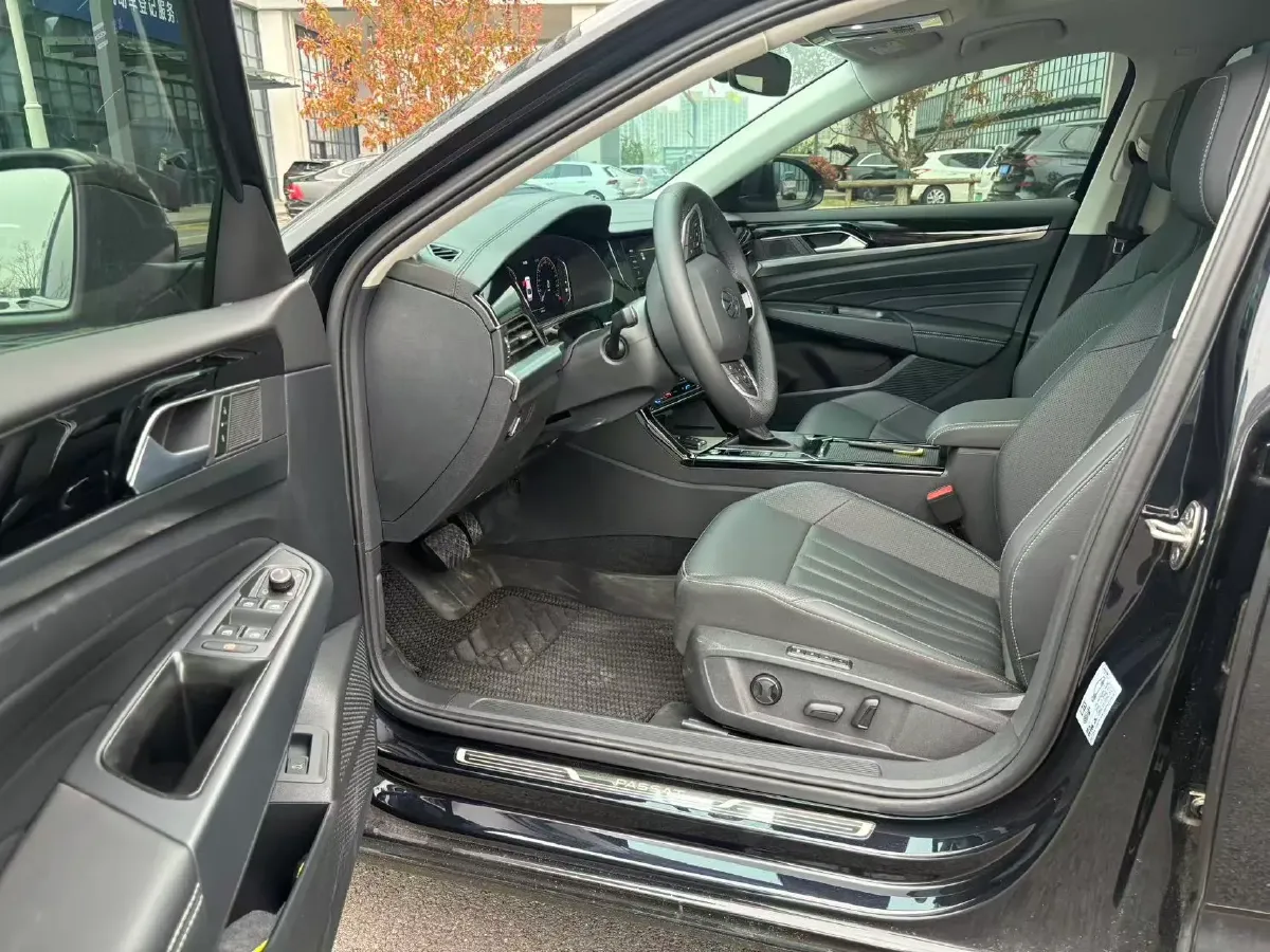 2025 Volkswagen Passat 2.0T 220HP L4 7DCT,autocango,china used car exporter,china ev exporter,chinese used car exporter,chinese used ev exporter