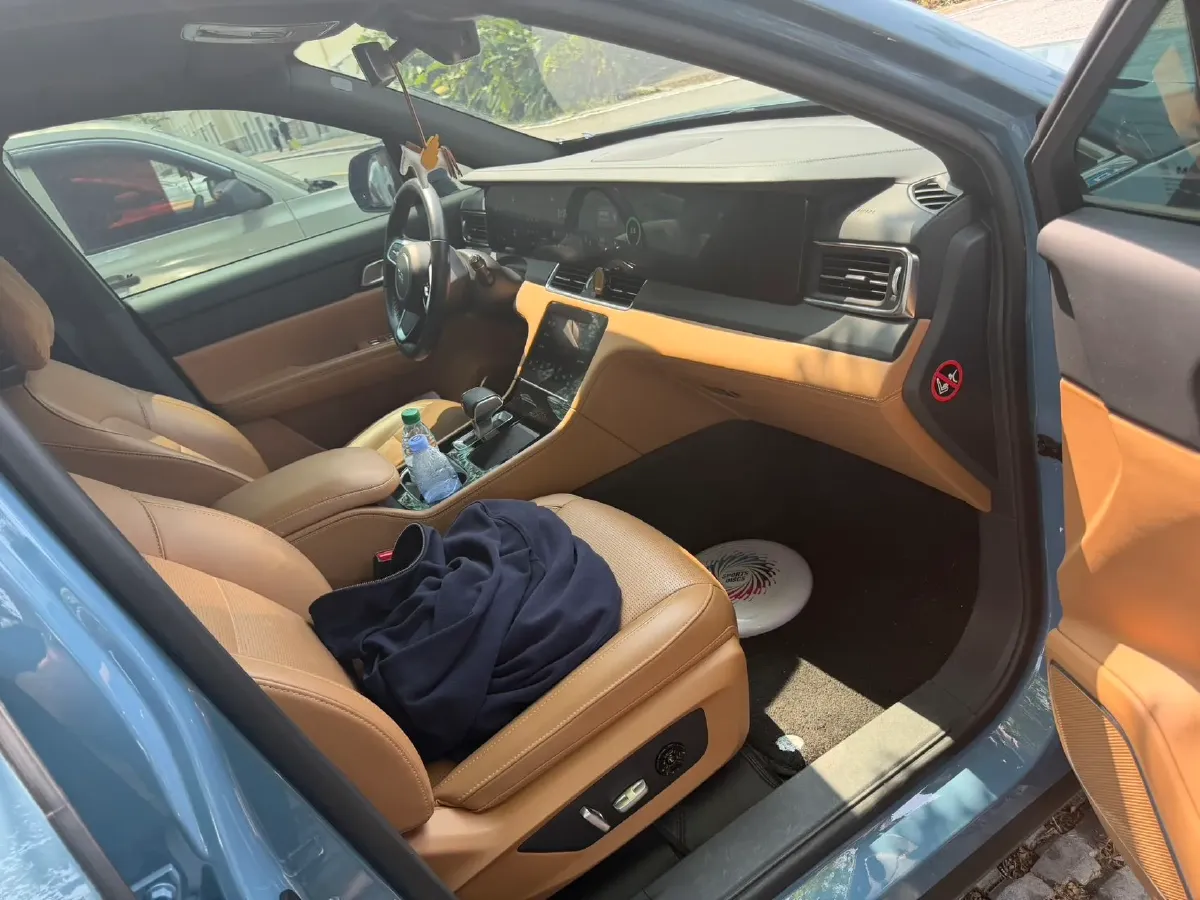 2021 Li ONE Range Extended 131HP REEV 40.5KWH,autocango,china used car exporter,china ev exporter,chinese used car exporter,chinese used ev exporter