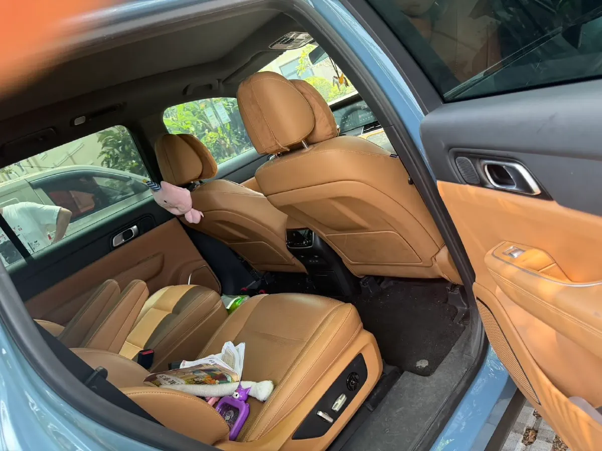 2021 Li ONE Range Extended 131HP REEV 40.5KWH,autocango,china used car exporter,china ev exporter,chinese used car exporter,chinese used ev exporter