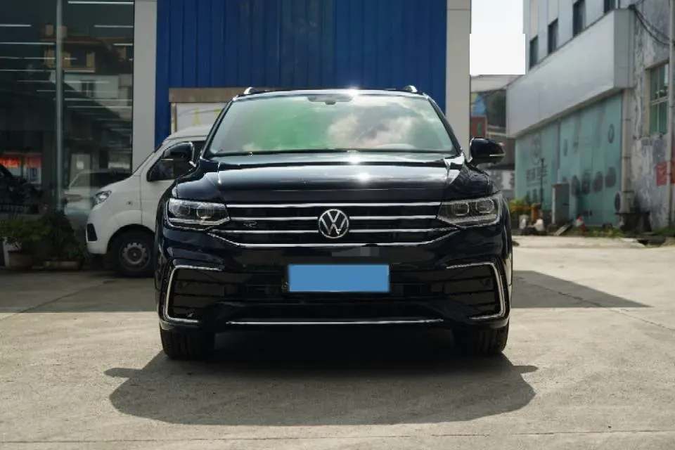 2024 Volkswagen Tiguan L 2.0T 186HP L4 7DCT,autocango,china used car exporter,china ev exporter,chinese used car exporter,chinese used ev exporter