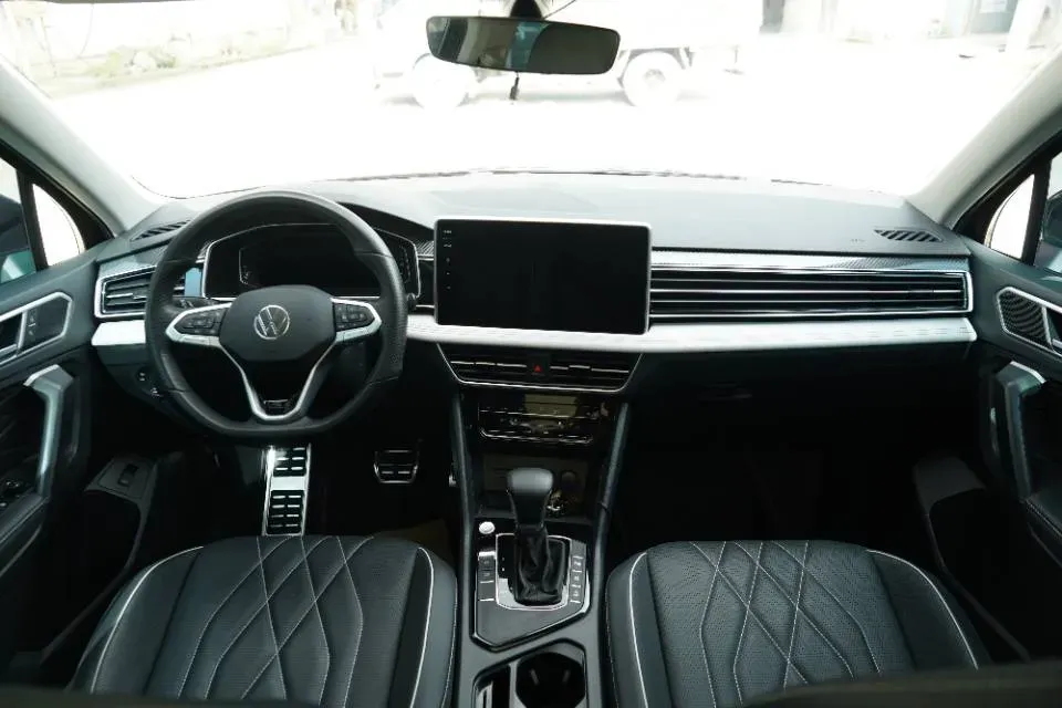 2024 Volkswagen Tiguan L 2.0T 186HP L4 7DCT,autocango,china used car exporter,china ev exporter,chinese used car exporter,chinese used ev exporter
