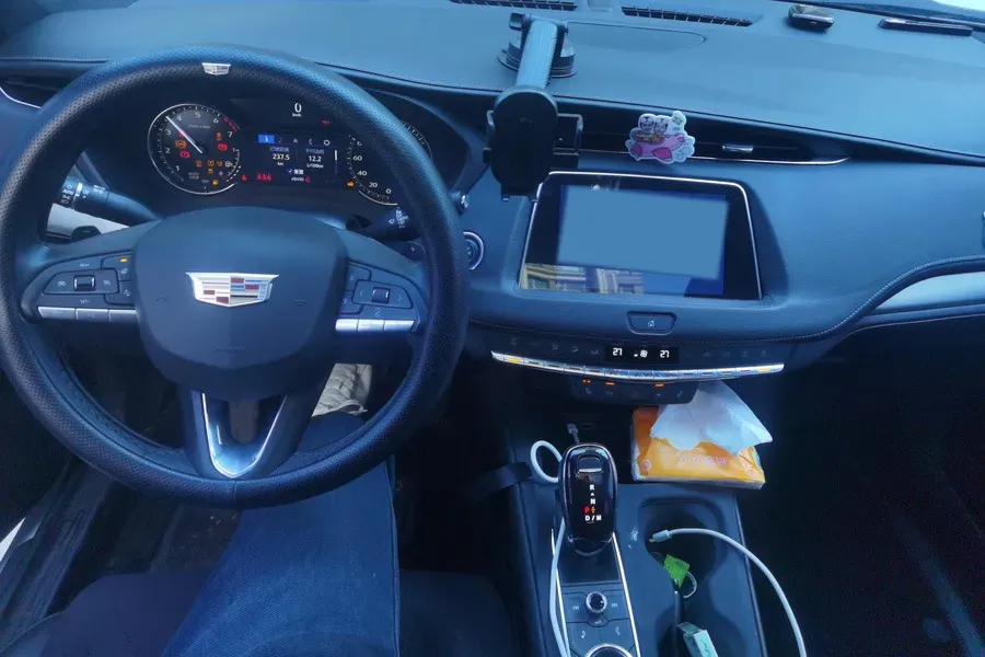 2022 Cadillac XT4 2.0T 237HP L4 9AT,autocango,china used car exporter,china ev exporter,chinese used car exporter,chinese used ev exporter