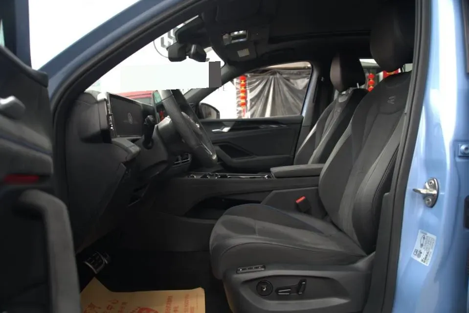 2025 Volkswagen Tiguan L 2.0T 220HP L4 7DCT,autocango,china used car exporter,china ev exporter,chinese used car exporter,chinese used ev exporter