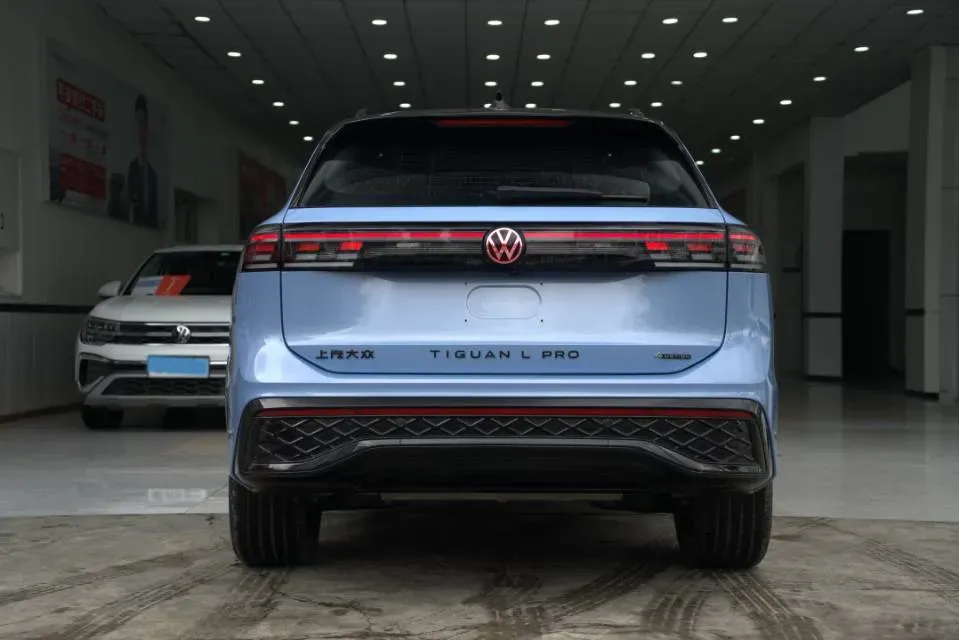 2025 Volkswagen Tiguan L 2.0T 220HP L4 7DCT,autocango,china used car exporter,china ev exporter,chinese used car exporter,chinese used ev exporter