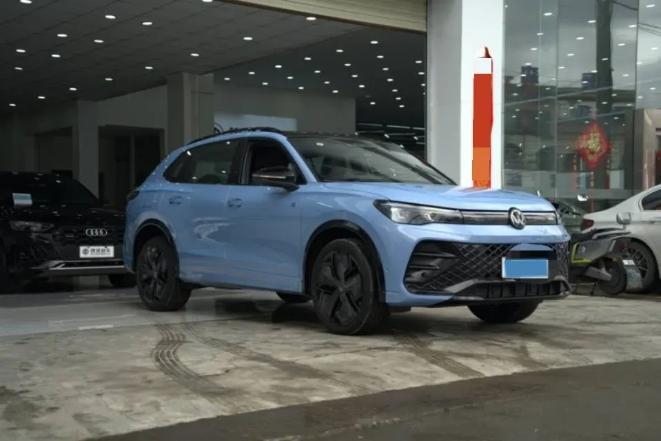 2025 Volkswagen Tiguan L 2.0T 220HP L4 7DCT,autocango,china used car exporter,china ev exporter,chinese used car exporter,chinese used ev exporter