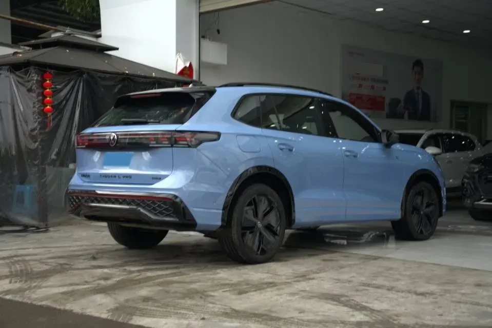 2025 Volkswagen Tiguan L 2.0T 220HP L4 7DCT,autocango,china used car exporter,china ev exporter,chinese used car exporter,chinese used ev exporter
