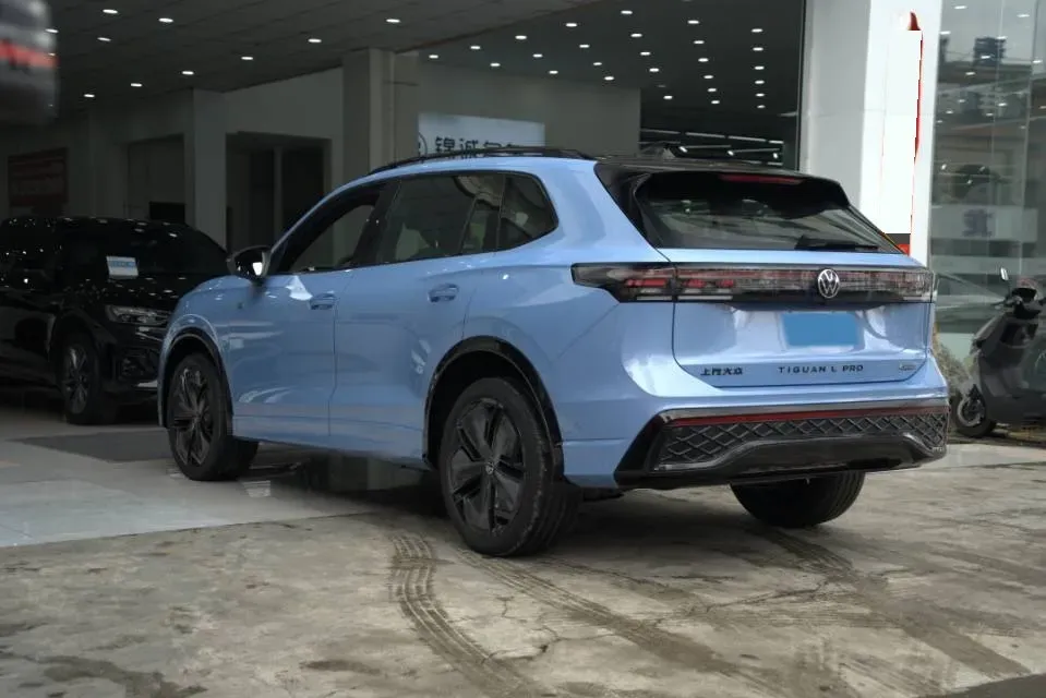 2025 Volkswagen Tiguan L 2.0T 220HP L4 7DCT,autocango,china used car exporter,china ev exporter,chinese used car exporter,chinese used ev exporter