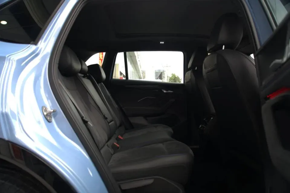 2025 Volkswagen Tiguan L 2.0T 220HP L4 7DCT,autocango,china used car exporter,china ev exporter,chinese used car exporter,chinese used ev exporter