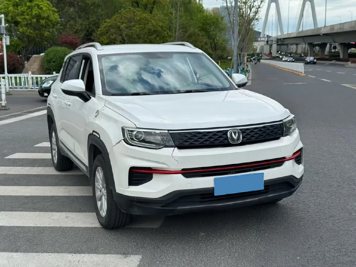 2021 ChangAn CS35 Plus 1.6L 128HP L4 5MT,autocango,china used car exporter,china ev exporter,chinese used car exporter,chinese used ev exporter